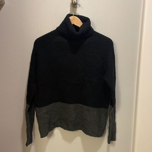 Vince woman’s black and grey two toned turtleneck wool sweater - Picture 2 of 10